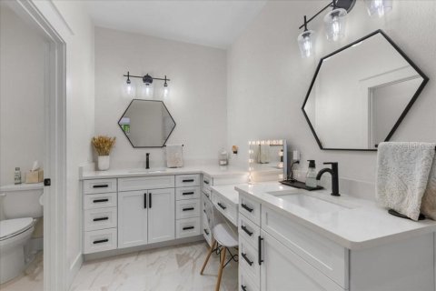 House in Trenton, Florida 4 bedrooms, 281.22 sq.m. № 1914382 - photo 23