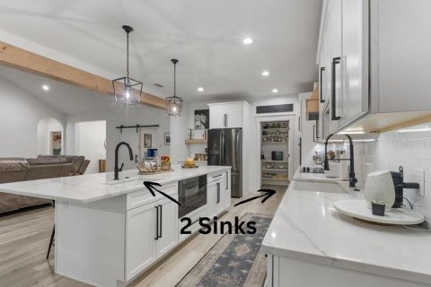 House in Trenton, Florida 4 bedrooms, 281.22 sq.m. № 1914382 - photo 7