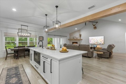 House in Trenton, Florida 4 bedrooms, 281.22 sq.m. № 1914382 - photo 12