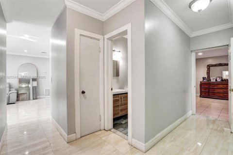 Купить виллу или дом в Хайалиа, Флорида 4 спальни, 272.48м2, № 1984268 - фото 16