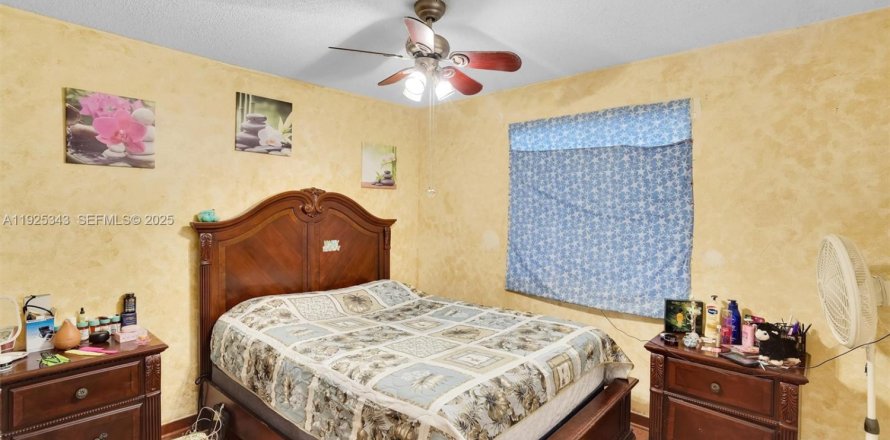 Casa en Hialeah, Florida 4 dormitorios, 272.48 m2 № 1984268