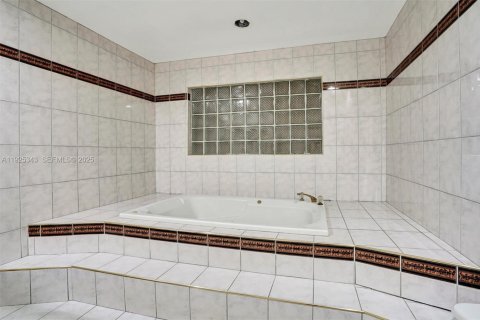 Купить виллу или дом в Хайалиа, Флорида 4 спальни, 272.48м2, № 1984268 - фото 8