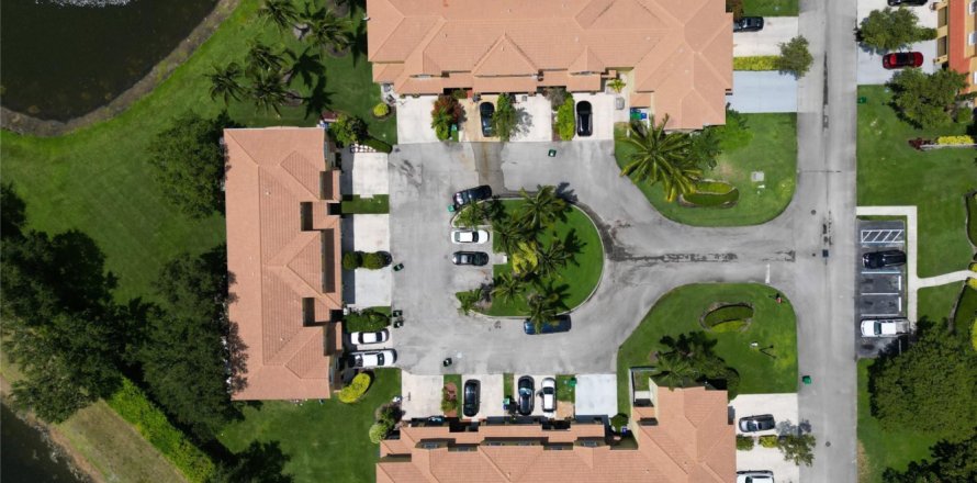 Townhouse in Miramar, Florida 3 bedrooms, 124.21 sq.m. № 1187632