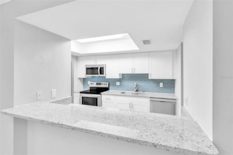 House in Oldsmar, Florida 3 bedrooms, 181.35 sq.m. № 2151428 - photo 11