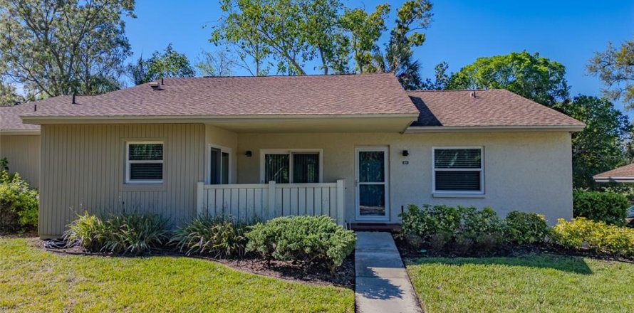 House in Oldsmar, Florida 3 bedrooms, 181.35 sq.m. № 2151428
