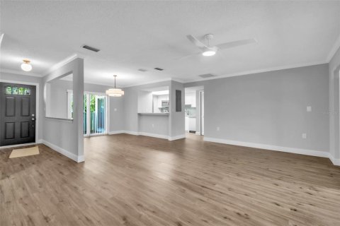 House in Oldsmar, Florida 3 bedrooms, 181.35 sq.m. № 2151428 - photo 8