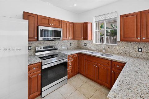 Townhouse in Homestead, Florida 4 bedrooms, 150.32 sq.m. № 2399737 - photo 9