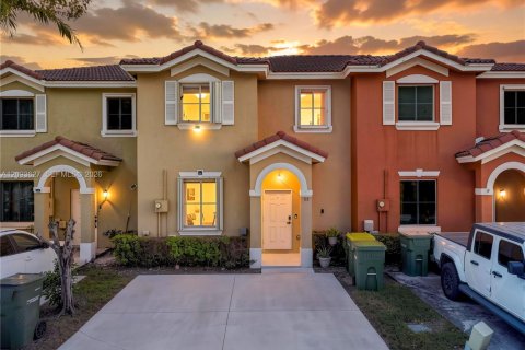 Townhouse in Homestead, Florida 4 bedrooms, 150.32 sq.m. № 2399737