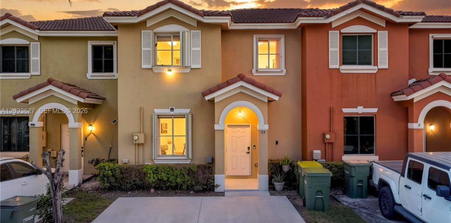 Townhouse in Homestead, Florida 4 bedrooms, 150.32 sq.m. № 2399737