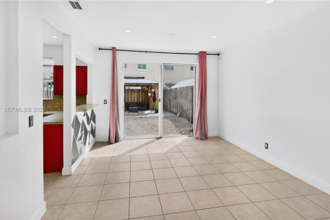 Townhouse in Homestead, Florida 4 bedrooms, 150.32 sq.m. № 2399737 - photo 13