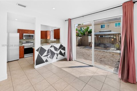 Townhouse in Homestead, Florida 4 bedrooms, 150.32 sq.m. № 2399737 - photo 12