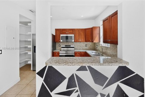Townhouse in Homestead, Florida 4 bedrooms, 150.32 sq.m. № 2399737 - photo 11