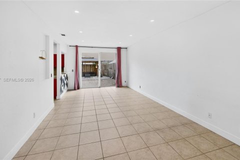 Townhouse in Homestead, Florida 4 bedrooms, 150.32 sq.m. № 2399737 - photo 4