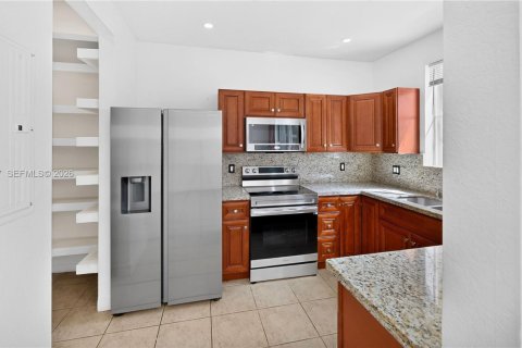 Townhouse in Homestead, Florida 4 bedrooms, 150.32 sq.m. № 2399737 - photo 7