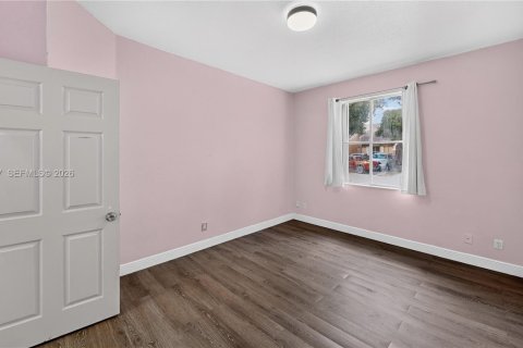 Townhouse in Homestead, Florida 4 bedrooms, 150.32 sq.m. № 2399737 - photo 15