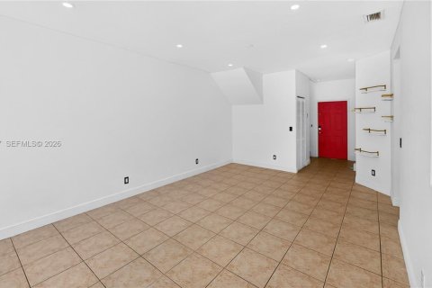 Townhouse in Homestead, Florida 4 bedrooms, 150.32 sq.m. № 2399737 - photo 5