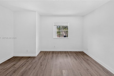 Townhouse in Homestead, Florida 4 bedrooms, 150.32 sq.m. № 2399737 - photo 20