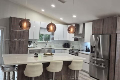 Купить виллу или дом в Холливуд, Флорида 3 спальни, 154.87м2, № 2036493 - фото 2