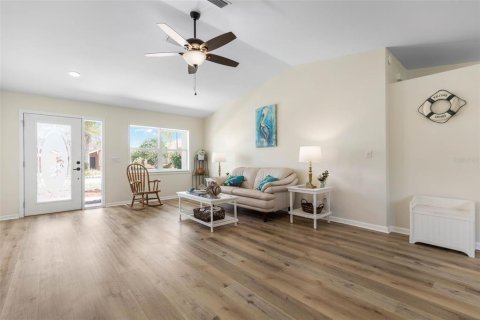 House in Palm Coast, Florida 3 bedrooms, 174.75 sq.m. № 1516452 - photo 15