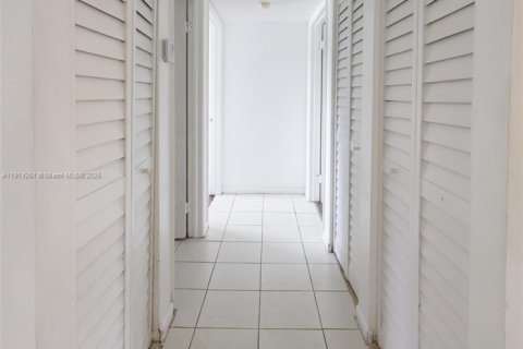 Condominio en alquiler en Miami, Florida, 2 dormitorios, 87.7 m2 № 1969914 - foto 5