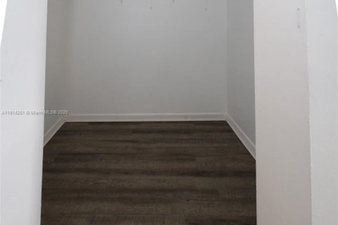 Condominio en alquiler en Miami, Florida, 2 dormitorios, 87.7 m2 № 1969914 - foto 10