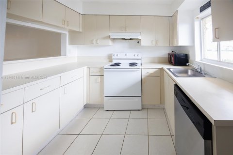 Condominio en alquiler en Miami, Florida, 2 dormitorios, 87.7 m2 № 1969914 - foto 3