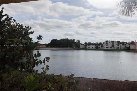 Condominio en alquiler en Miami, Florida, 2 dormitorios, 87.7 m2 № 1969914 - foto 12