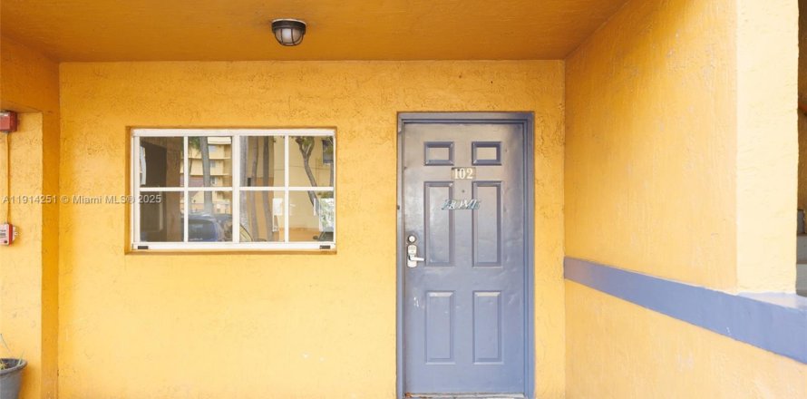 Condominio en Miami, Florida, 2 dormitorios № 1969914