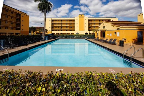 Condominio en alquiler en Miami, Florida, 2 dormitorios, 87.7 m2 № 1969914 - foto 13