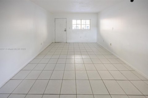 Condominio en alquiler en Miami, Florida, 2 dormitorios, 87.7 m2 № 1969914 - foto 2