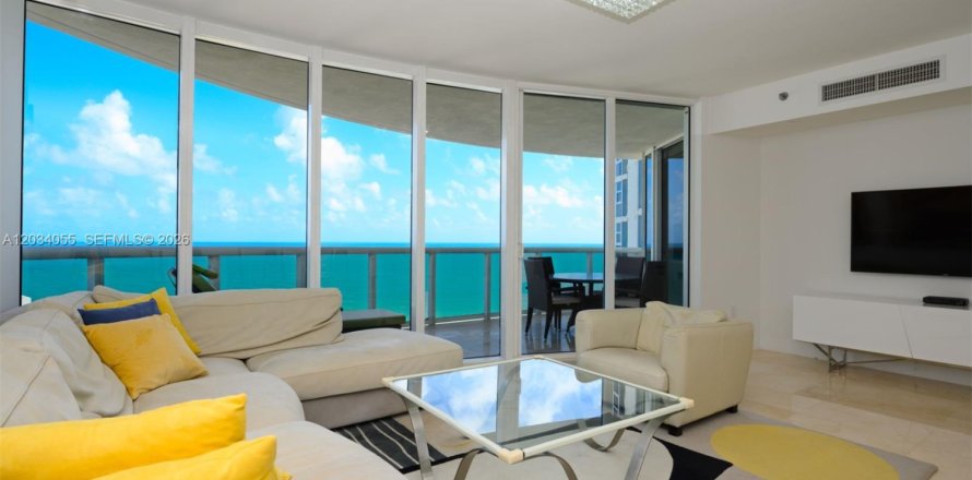 Condo à Sunny Isles Beach, Floride, 2 chambres  № 2084830