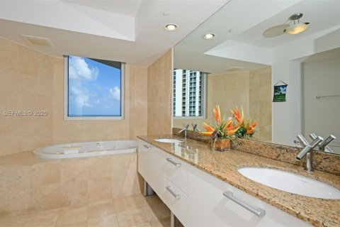 Copropriété à vendre à Sunny Isles Beach, Floride: 2 chambres, 147.06 m2 № 2084830 - photo 15