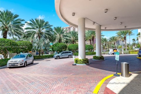Copropriété à vendre à Sunny Isles Beach, Floride: 2 chambres, 147.06 m2 № 2084830 - photo 3