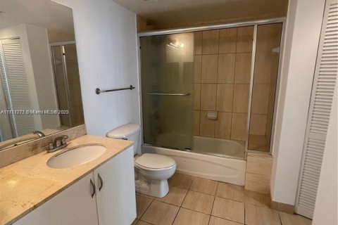 Condo in Miami, Florida, 1 bedroom  № 1959688 - photo 6
