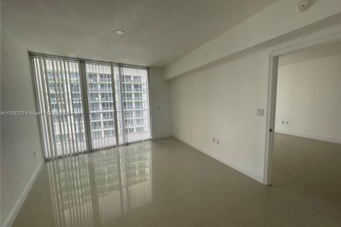Condo in Miami, Florida, 1 bedroom  № 1959688 - photo 4