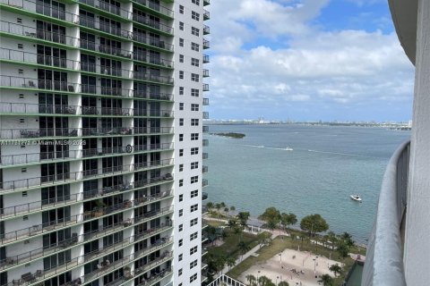 Condo in Miami, Florida, 1 bedroom  № 1959688 - photo 8