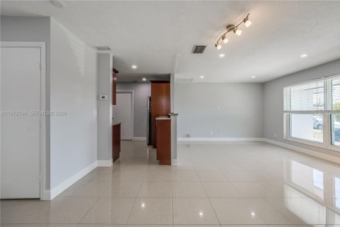 Villa ou maison à louer à Sunrise, Floride: 3 chambres, 122.35 m2 № 2033757 - photo 7