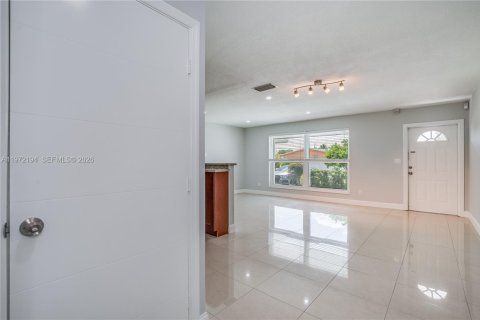 Villa ou maison à louer à Sunrise, Floride: 3 chambres, 122.35 m2 № 2033757 - photo 4