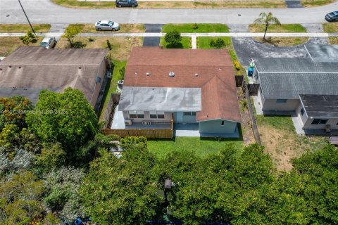 Villa ou maison à louer à Sunrise, Floride: 3 chambres, 122.35 m2 № 2033757 - photo 23