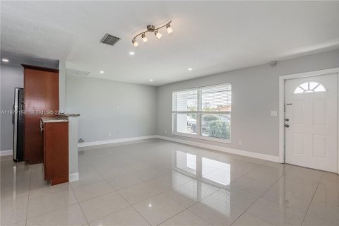Villa ou maison à louer à Sunrise, Floride: 3 chambres, 122.35 m2 № 2033757 - photo 3