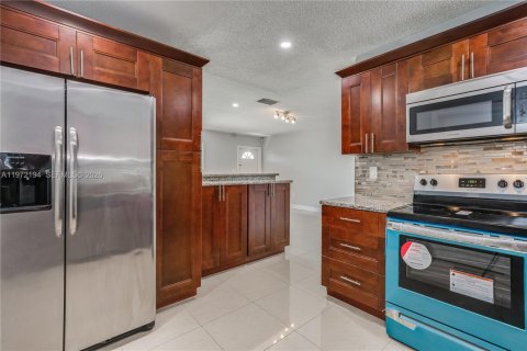 Villa ou maison à louer à Sunrise, Floride: 3 chambres, 122.35 m2 № 2033757 - photo 10