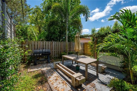 Villa ou maison à louer à Sunrise, Floride: 3 chambres, 122.35 m2 № 2033757 - photo 27