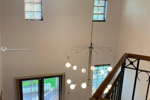 Снять в аренду виллу или дом в Корал-Гейблс, Флорида 3 спальни, 242.94м2, № 1964212 - фото 6