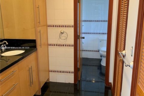 Снять в аренду виллу или дом в Корал-Гейблс, Флорида 3 спальни, 242.94м2, № 1964212 - фото 10