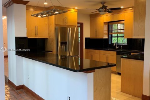 Снять в аренду виллу или дом в Корал-Гейблс, Флорида 3 спальни, 242.94м2, № 1964212 - фото 5