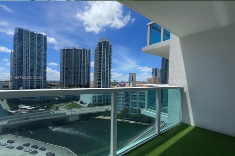 Condominio en venta en Miami, Florida, 1 dormitorio, 72 m2 № 2009557 - foto 14