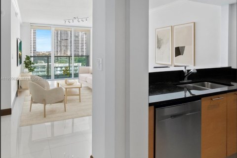 Condominio en venta en Miami, Florida, 1 dormitorio, 72 m2 № 2009557 - foto 6