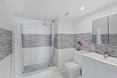 Condominio en venta en Miami, Florida, 1 dormitorio, 72 m2 № 2009557 - foto 10