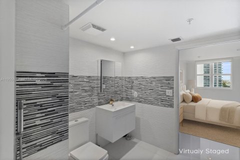Condominio en venta en Miami, Florida, 1 dormitorio, 72 m2 № 2009557 - foto 11