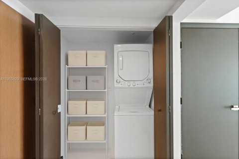 Condominio en venta en Miami, Florida, 1 dormitorio, 72 m2 № 2009557 - foto 8